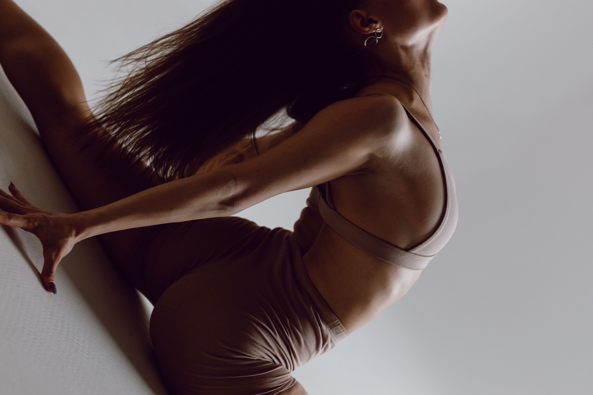 Young woman dancer dancing high heels dance.